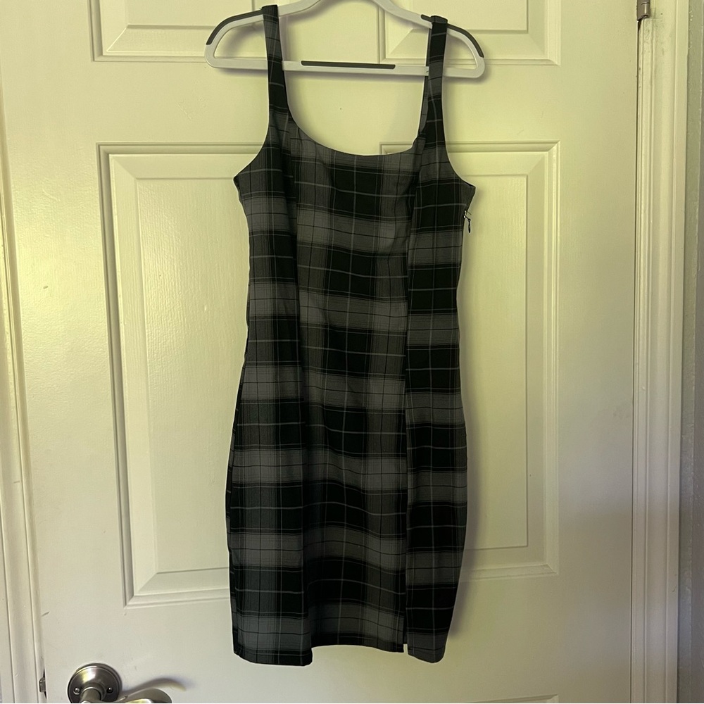Divided gingham grey bodycon dress